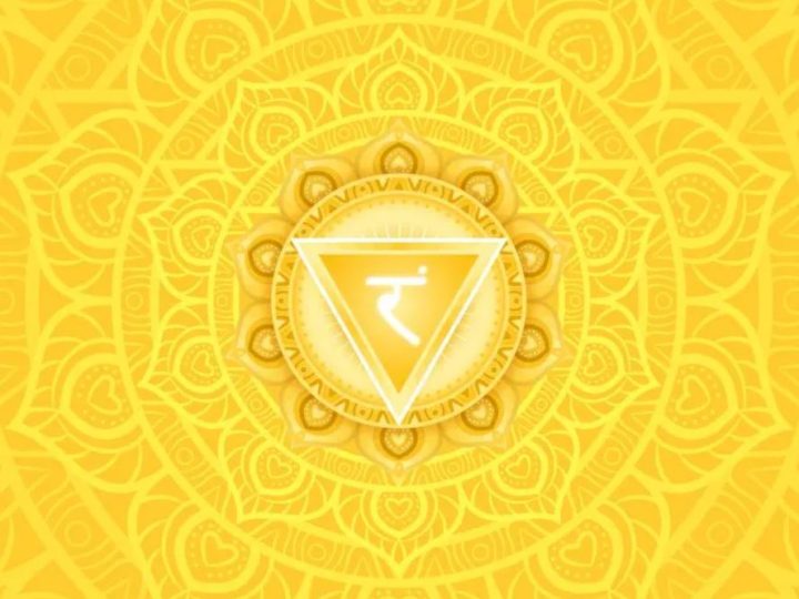 Chakra del plesso solare: 7 tecniche per aprire il tuo Manipura e ritrovare la fiducia