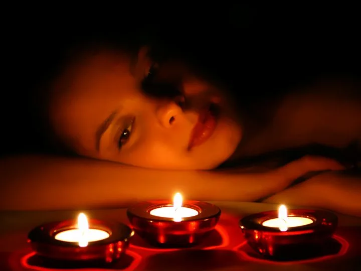 Rituale: come interpretare la fiamma della tua candela? - La Vita Delle  Regine