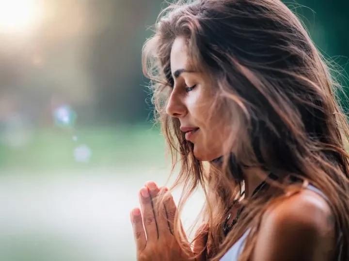 9 Esempi di preghiera per toccare il cuore di qualcuno nel bene e nel male