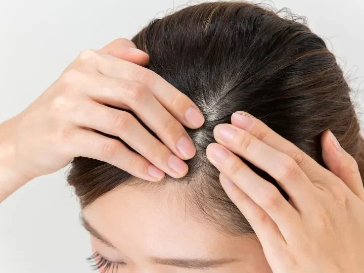 Scrub del cuoio capelluto: un passo essenziale per capelli sani
