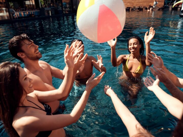 Festa in piscina: come organizzare una festa indimenticabile?