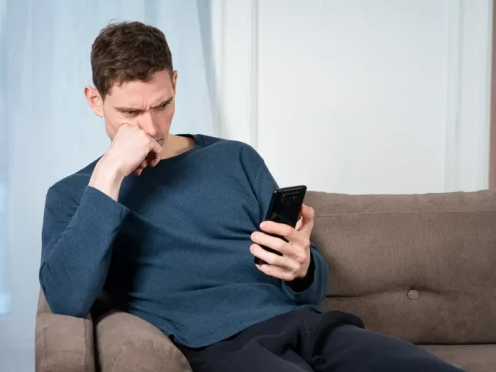 Quali sono i 7 messaggi di testo che gli uomini odiano ricevere?
