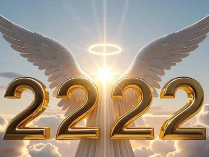 Il numero angelico 2222 e il suo significato &ndash; Perch&eacute; l&rsquo;ora 22:22 compare cos&igrave; spesso?
