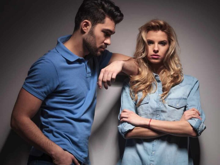 Come si comportano gli uomini quando sono interessati a una donna?