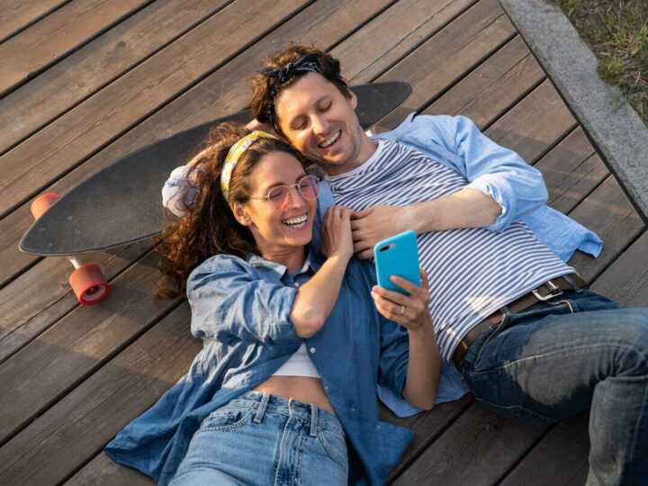 6 piccoli segnali che indicano che il tuo partner ti ama più di quanto pensi.