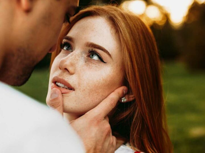 6 segni che ti fanno capire di aver trovato la tua anima gemella guardandola negli occhi.