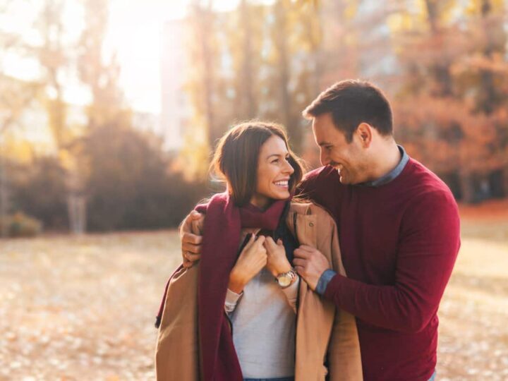 Se un uomo fa queste sei cose, è perdutamente innamorato.