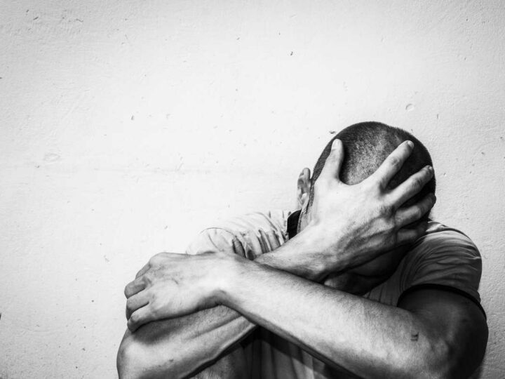 Le donne tossiche nelle relazioni: un comportamento dannoso che pu&ograve; distruggere tutto.