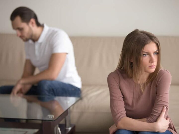 9 pensieri che vengono in mente solo quando si &egrave; in una relazione infelice