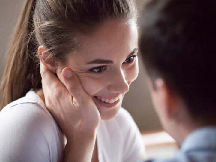 9 Razones por las que deberías estar con una mujer que se preocupa por los demás y les ayuda a resolver sus problemas.