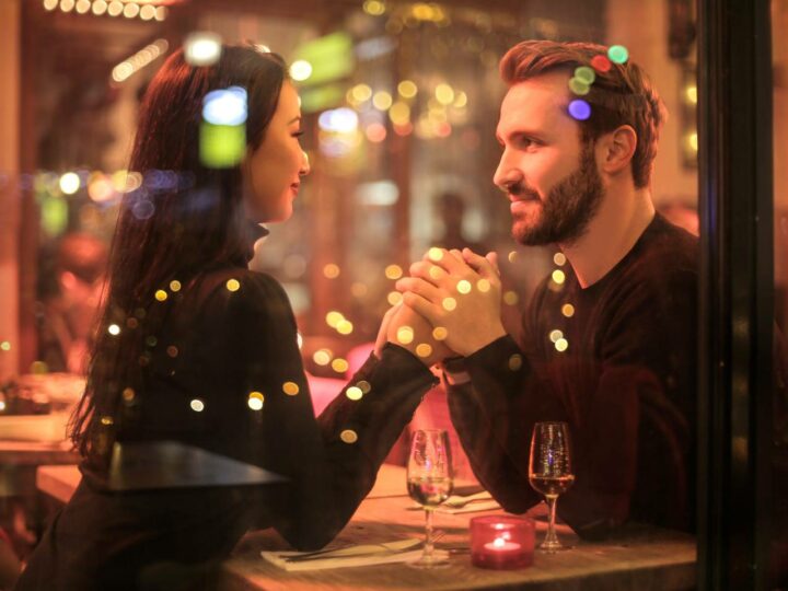 Come capire se piaci a un uomo: 20 segnali inequivocabili