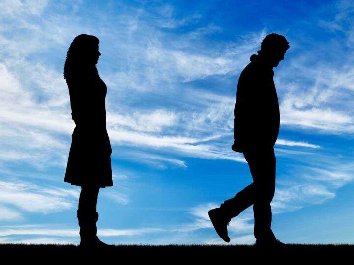 Gli 8 segnali che indicano che un narcisista sta per lasciarti (in modo devastante)