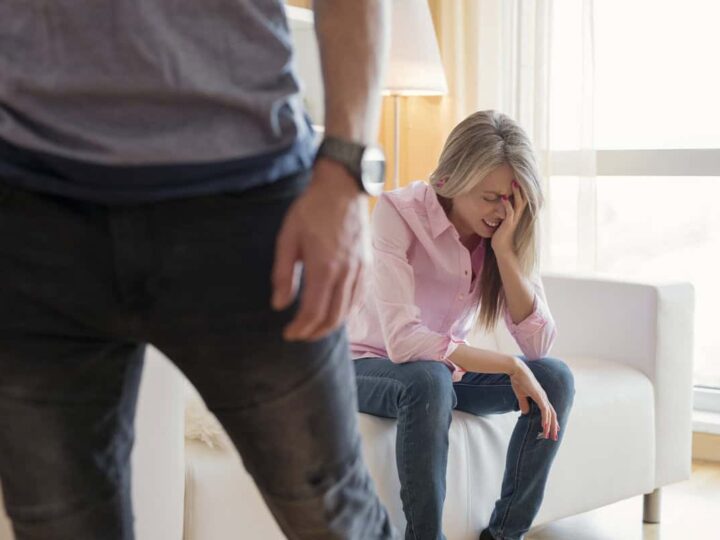 Le 3 frasi che fanno immediatamente diminuire il tuo valore agli occhi di un uomo