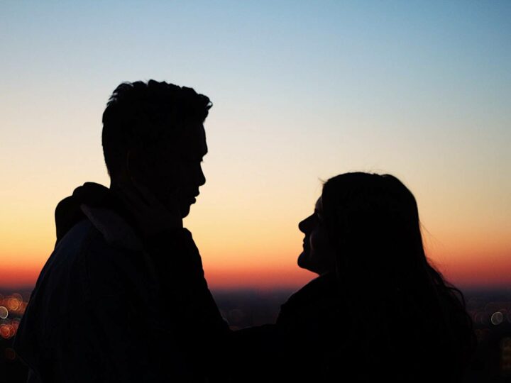 Perché un uomo narcisista cerca sempre di riprendere i contatti con la sua ex?