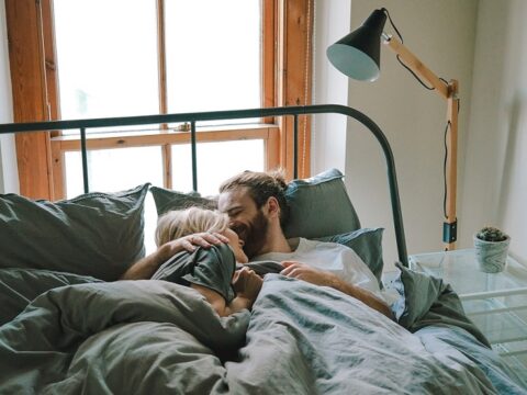 25 segni che indicano che la persona con cui vai a letto è quella con cui sei destinata a stare per sempre