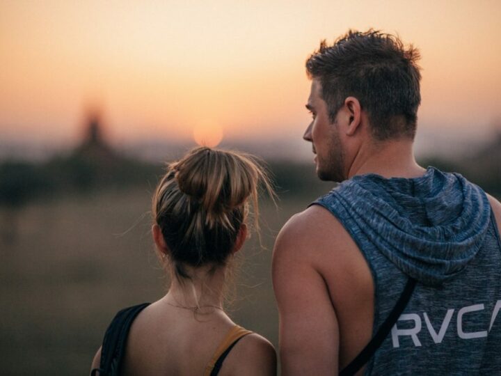 I narcisisti e le persone empatiche attraversano queste 17 fasi nella loro relazione