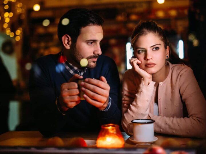 Le 6 frasi peggiori che un uomo possa dire quando vuole rompere: dimostrano che è senza cuore e codardo