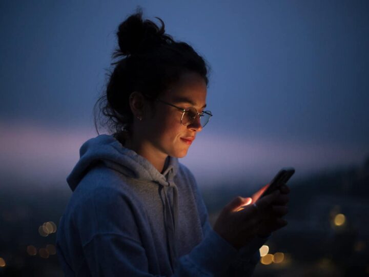 Testi brevi e commoventi per un compleanno: 66 messaggi tra cui scegliere