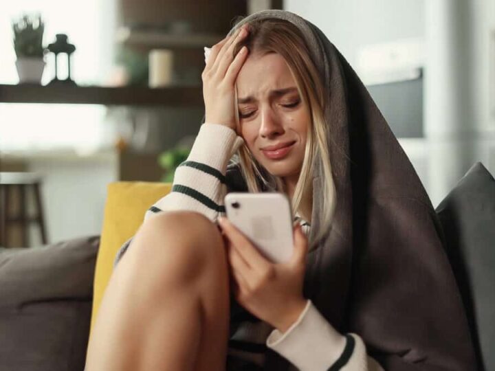 I 9 segnali che indicano che il tuo ex ti sta manipolando anche dopo la vostra rottura