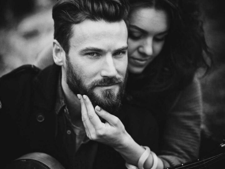 Come riconoscere il “love bombing” attraverso 8 segnali