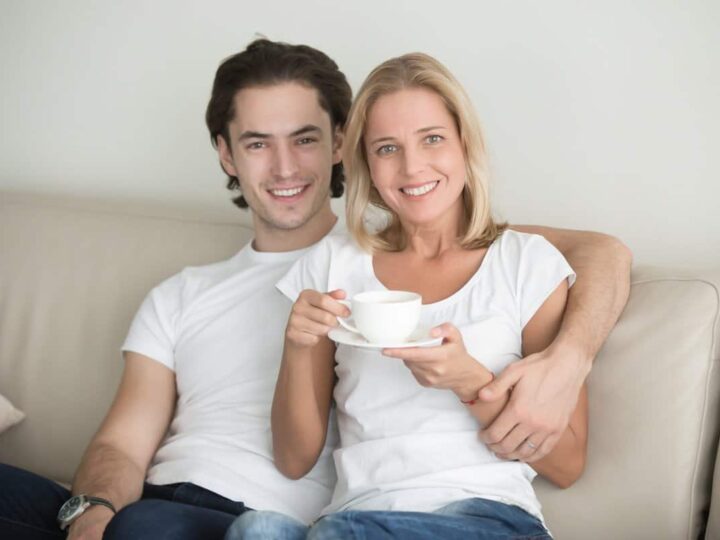 5 motivi per cui gli uomini preferiscono le donne più grandi di loro
